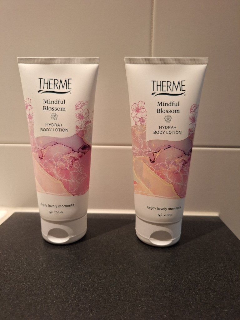 Therme Mindful Blossom Hydra+ Body Lotion 2x 200 ml., Sieraden, Tassen en Uiterlijk, Uiterlijk | Lichaamsverzorging, Nieuw, Bodylotion, Crème of Olie
