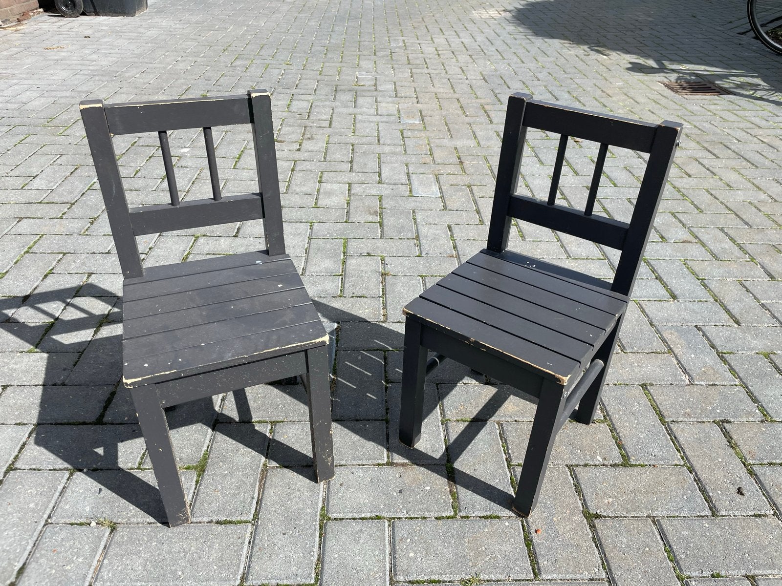 2 houten kinderstoeltjes - antraciet- 5eu per stuk, Ophalen of Verzenden, Gebruikt, Stoel(en)