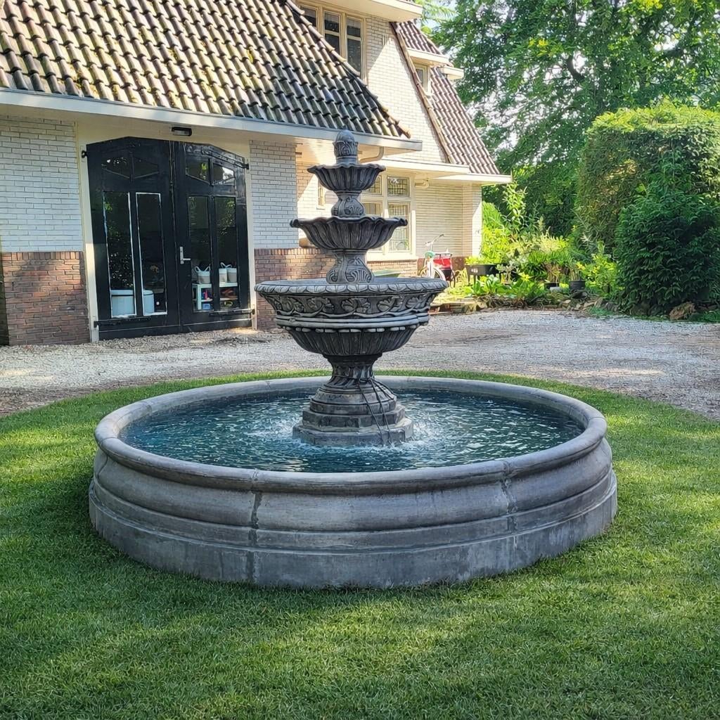 Verdiepte vijverrand met fontein, Ophalen, Nieuw, Beton, Fontein