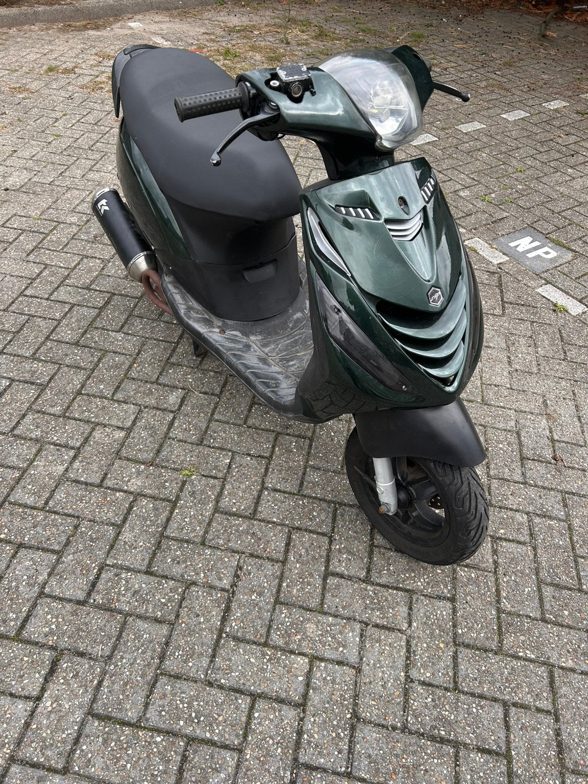 Zip 50cc 4t brom | h2o teller | turbokit | sp spoiler, Fietsen en Brommers, Ophalen, Zo goed als nieuw, Benzine, Zip