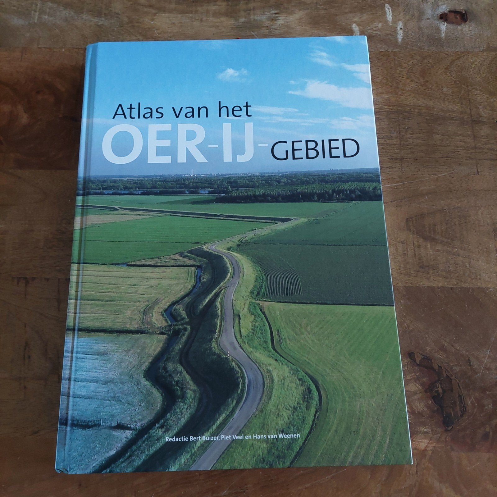 Atlas van het OER-IJ-GEBIED, Overige atlassen, 2000 tot heden, Ophalen of Verzenden, Zo goed als nieuw