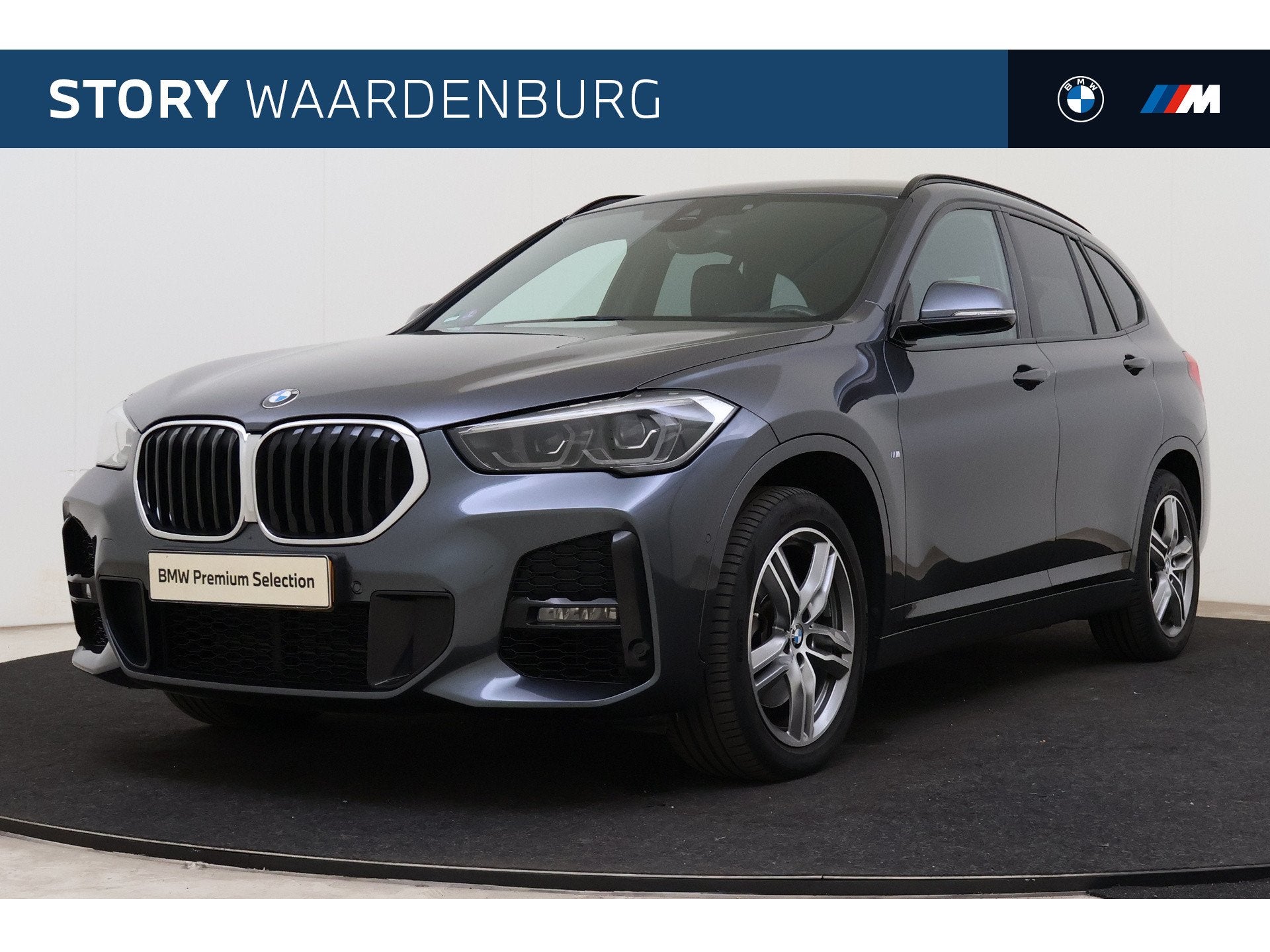 BMW X1 xDrive20i M Sport Automaat / Sportstoelen / LED / Sto
