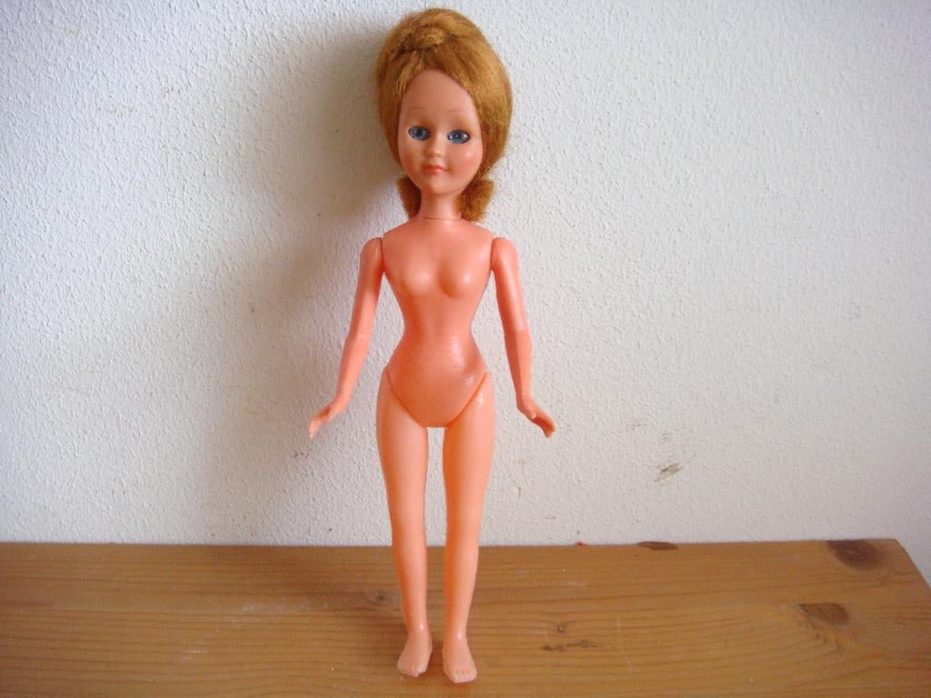 Ouderwets kunststof poppetje met slaapogen, Verzamelen, Ophalen of Verzenden, Zo goed als nieuw