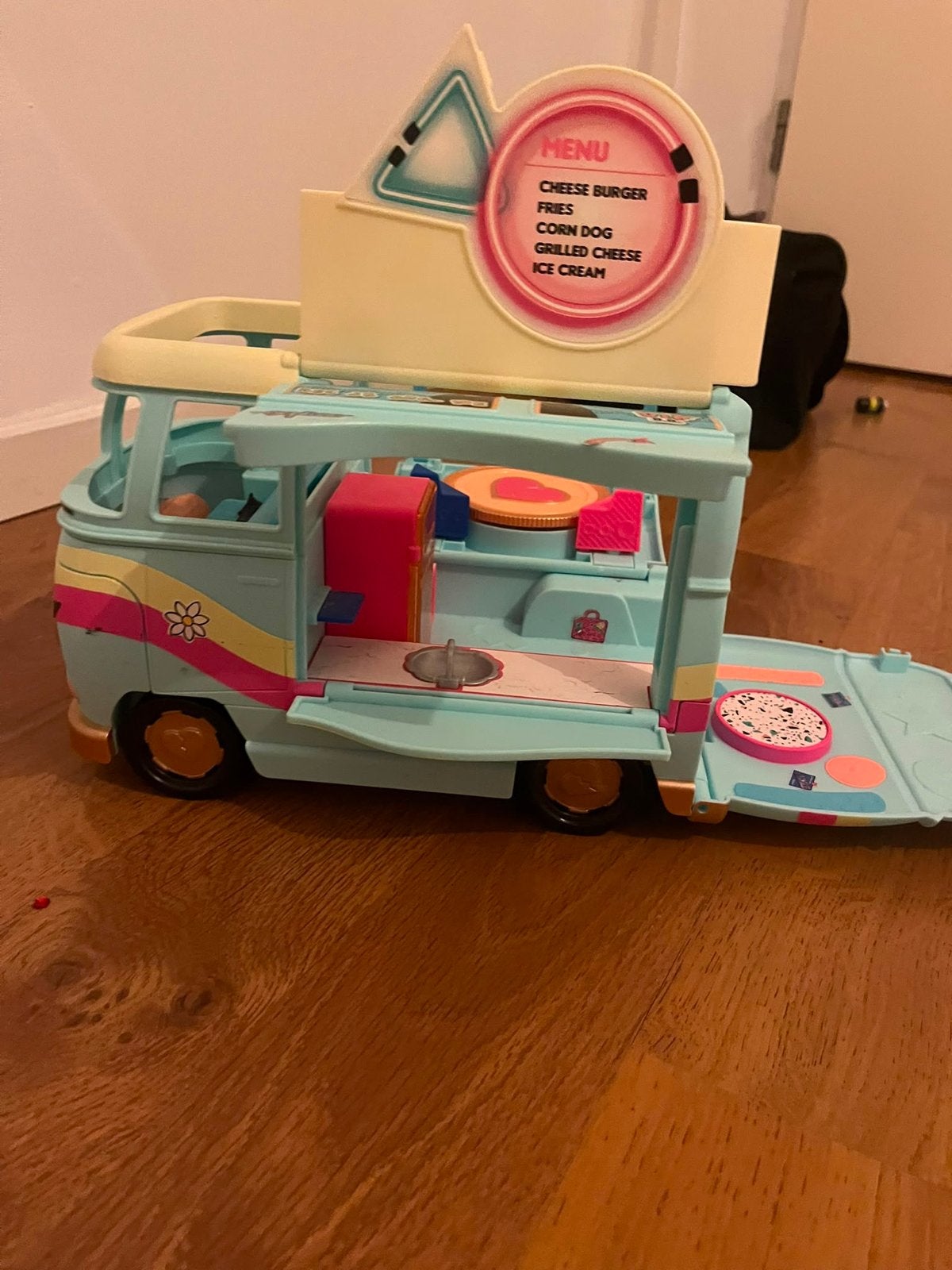 L.O.L. Surprise! House of Surprises Grill & Groove Camper, Ophalen, Zo goed als nieuw