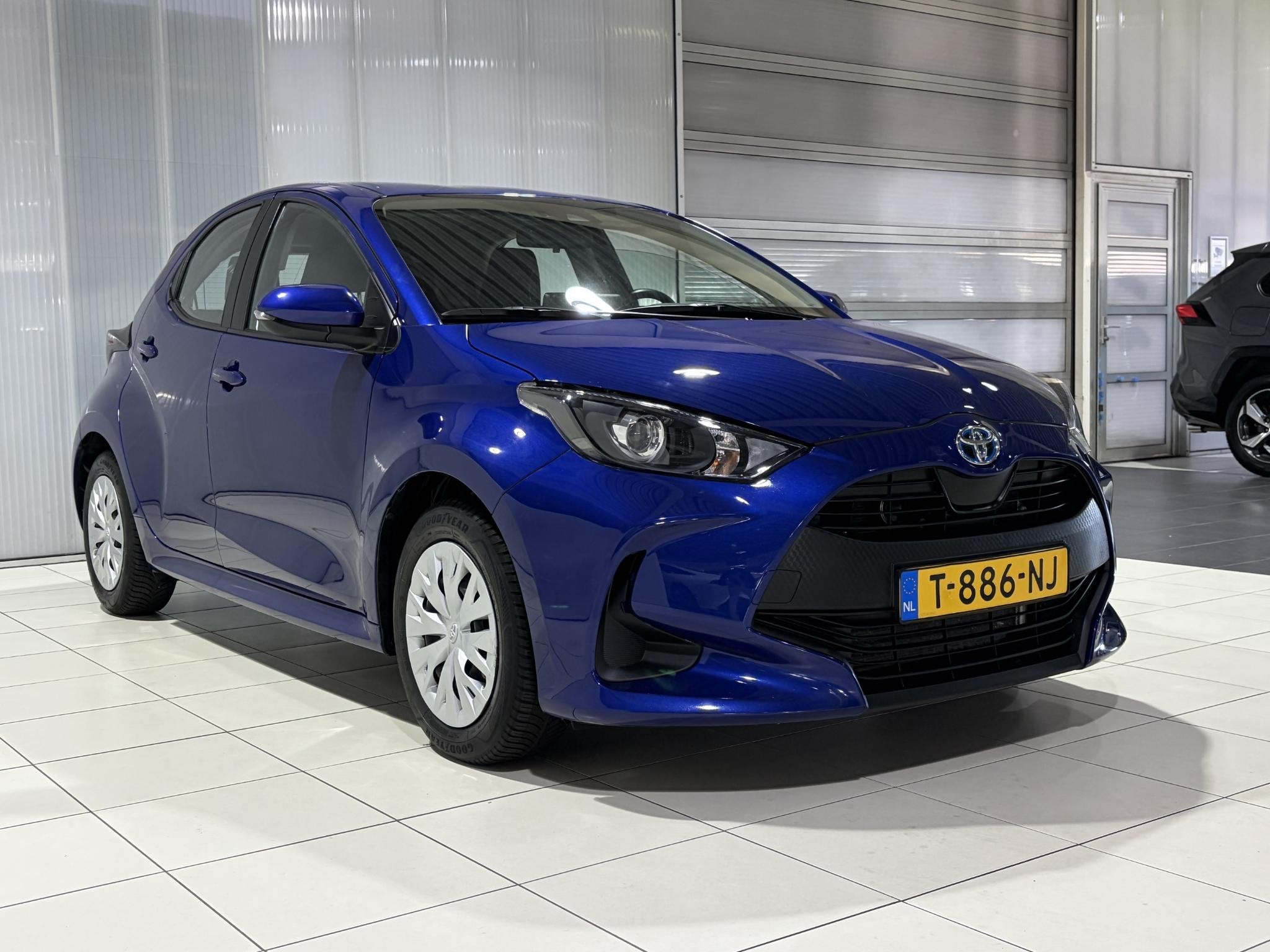 Toyota Yaris 1.5 Hybrid Active Navigatie af fabriek, 1e Eige, Auto's, Gebruikt, Blauw, 49 €/maand, Bedrijf