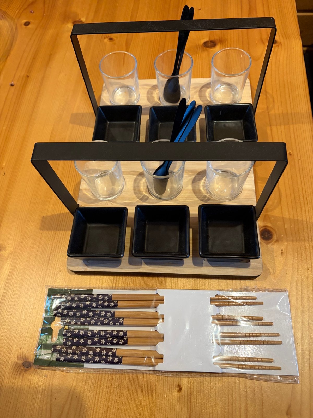 2 tapas sushi set op draagplateau met stokjes 22x15, Huis en Inrichting, Keuken | Servies, Overige typen, Ophalen of Verzenden