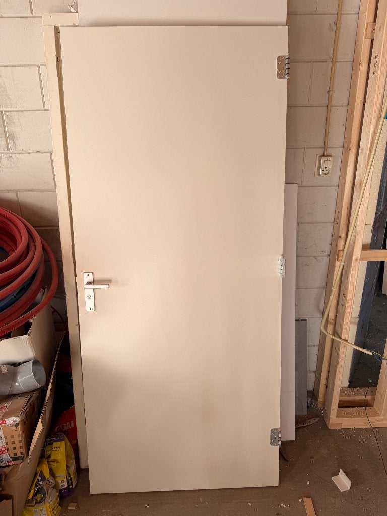 Binnendeur wit gelakt met toiletslot, deurkruk en scharnier, Ophalen, Gebruikt, 80 tot 100 cm, Binnendeur