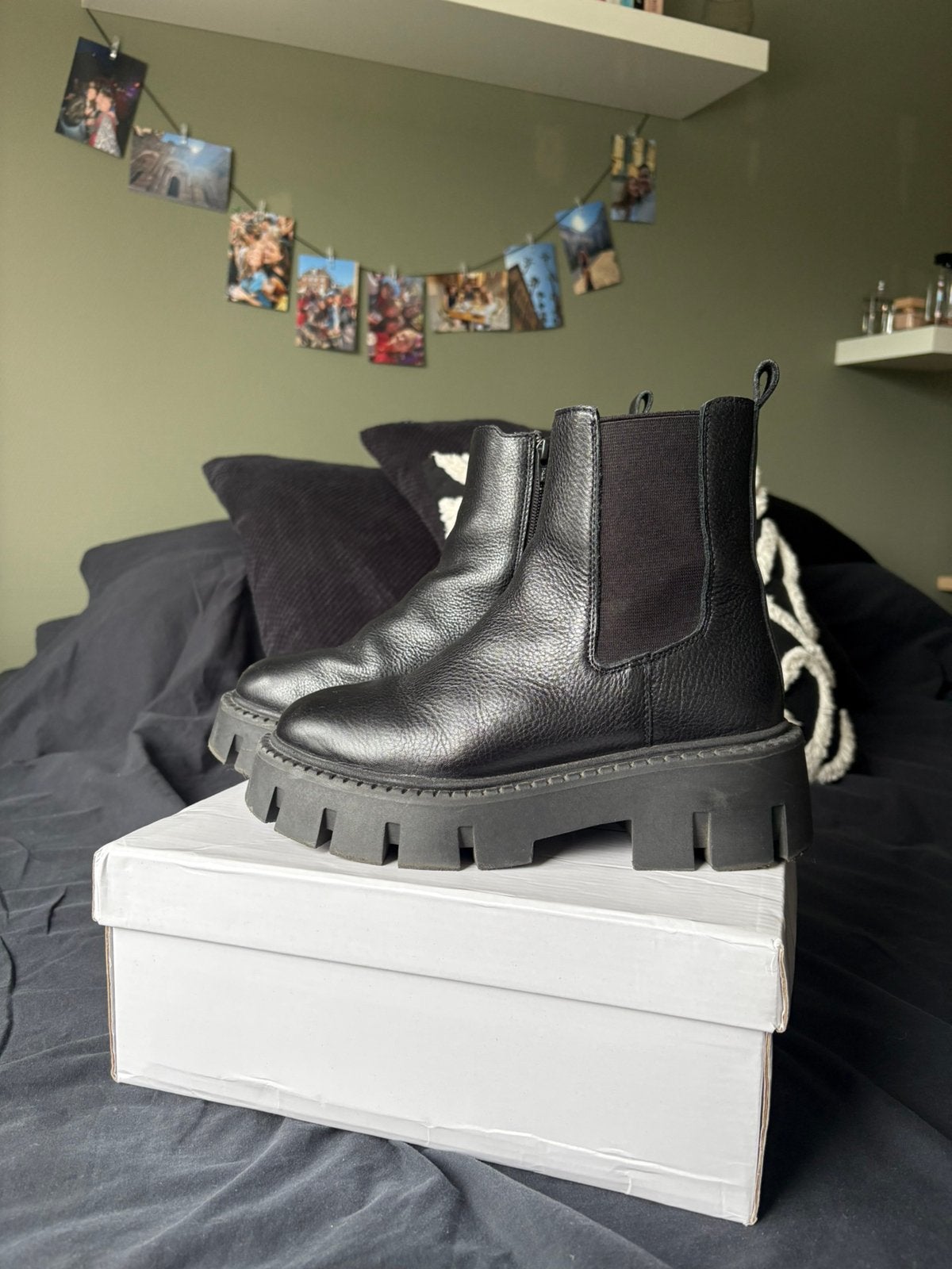 Chelsea boots van About You, Kleding | Dames, Zwart, Lage of Enkellaarzen, Ophalen of Verzenden, Zo goed als nieuw