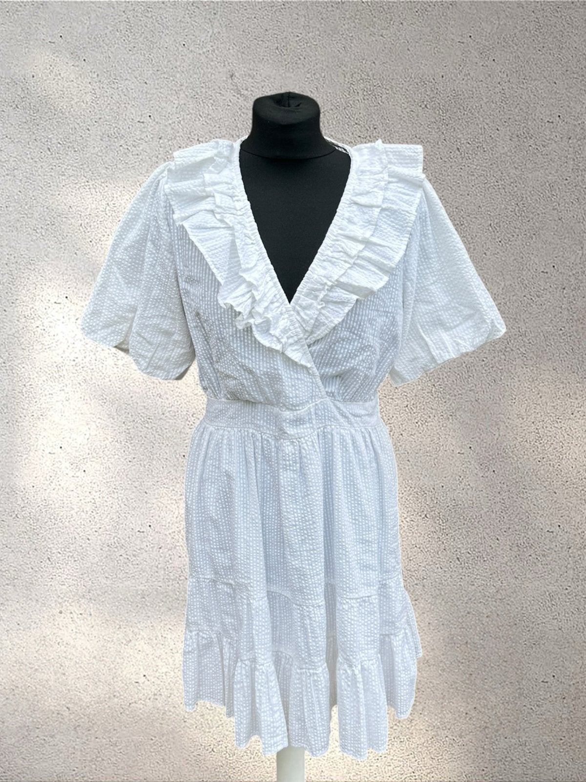 NEO NOIR Erika Solid Dress - Witte jurk met ruches, Maat 38/40 (M), Wit, Nieuw, Ophalen of Verzenden