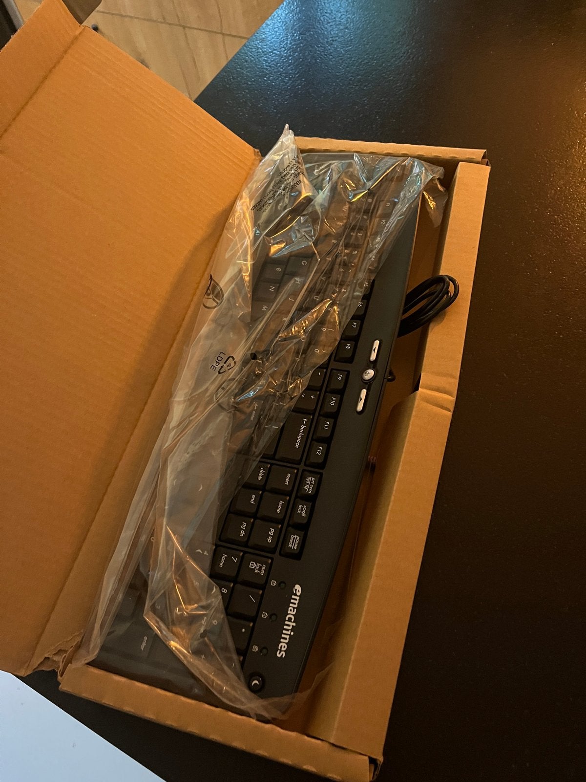 Nieuw E-machines Toetsenbord - Bedraad, Computers en Software, Toetsenborden, Ophalen, Nieuw, Qwerty, Numeriek gedeelte