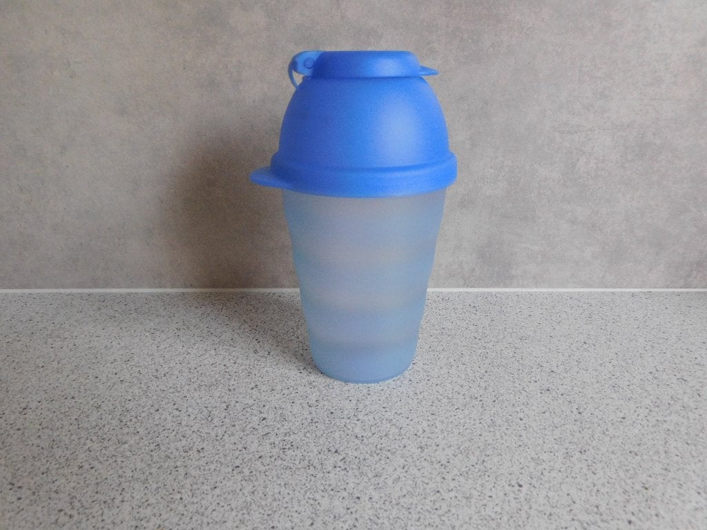 Tupperware Trendy Beker Shaker 330 ml. Blauw, Huis en Inrichting, Keuken | Tupperware, Ophalen of Verzenden, Zo goed als nieuw