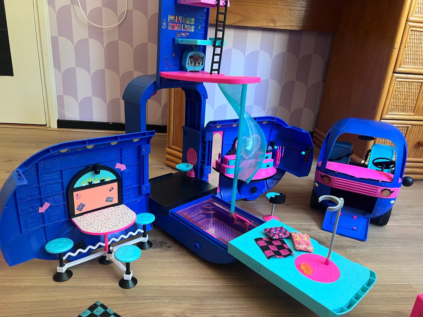 LOL Surprise Camper, opbergbox en veel poppetjes/accessoires, Ophalen, Gebruikt, Overige typen