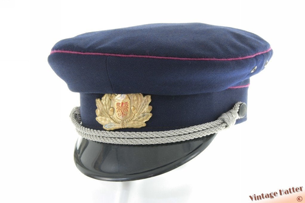Vintage Uniform pet VEB donker blauw wolmix met roze bies 56