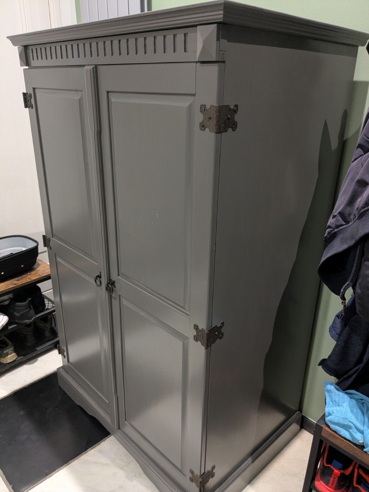 Mooie ruime donkergrijze kast, Huis en Inrichting, Kasten | Kledingkasten, Ophalen, Gebruikt, 50 tot 75 cm, 100 tot 150 cm