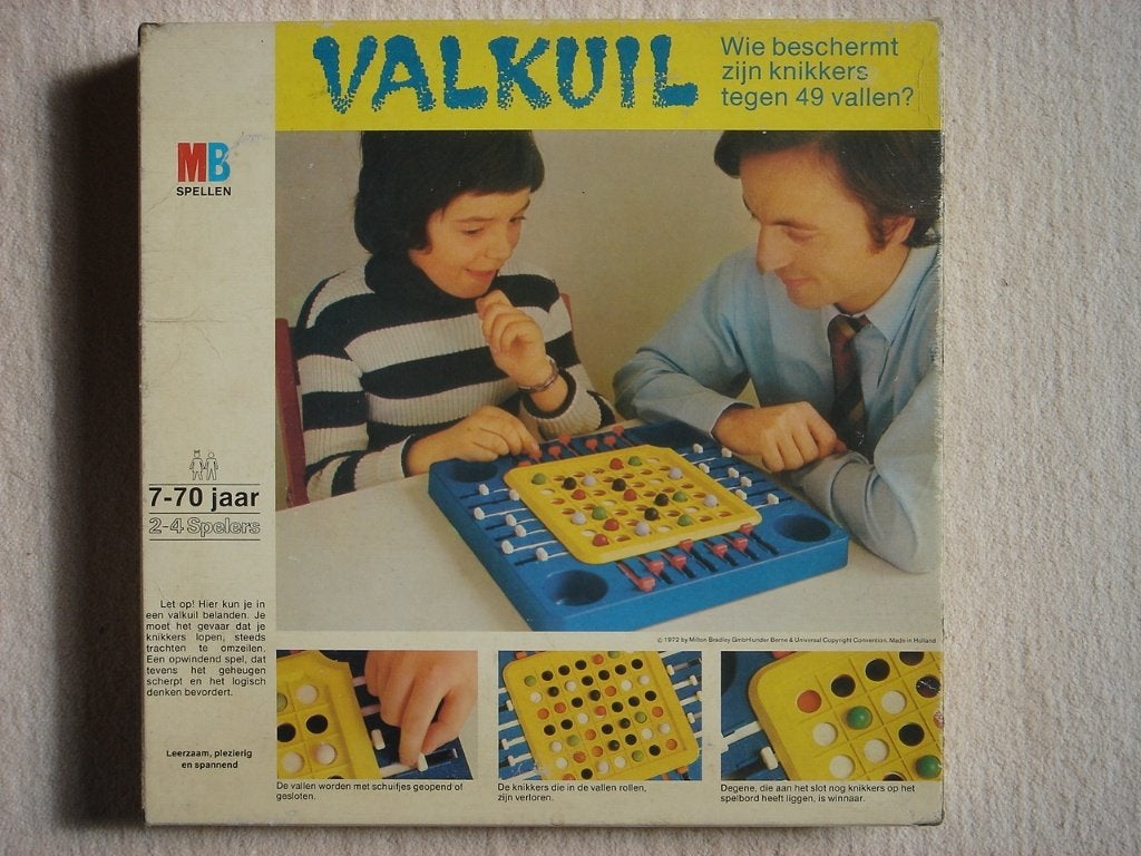 LEUK: Valkuil - Vintage versie met glazen knikkers, Een of twee spelers, Ophalen of Verzenden, Gebruikt, MB Spellen