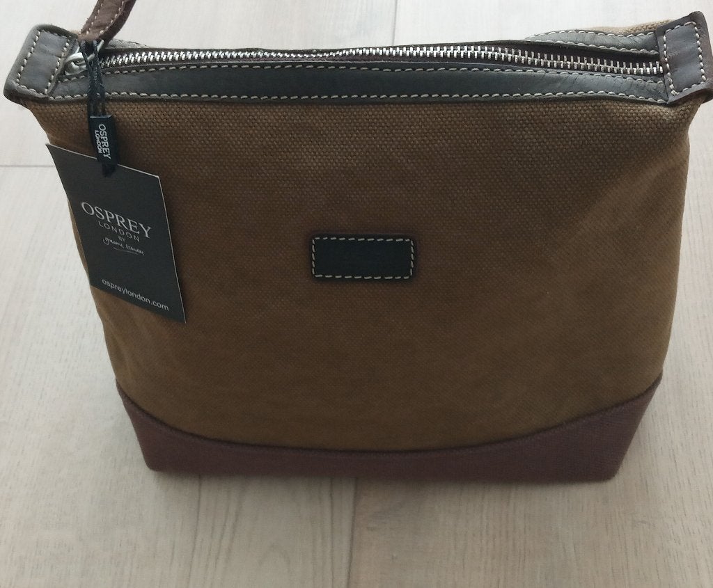 Osprey London toilettas van canvas en leer taupe NIEUW, Sieraden, Tassen en Uiterlijk, Toilettassen, Nieuw, Jongen of Meisje, Bruin