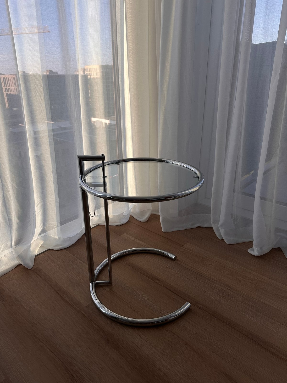 Verstelbare Bijzettafel E 1027 van Eileen Gray, Minder dan 55 cm, Metaal of Aluminium, Rond, Ophalen of Verzenden