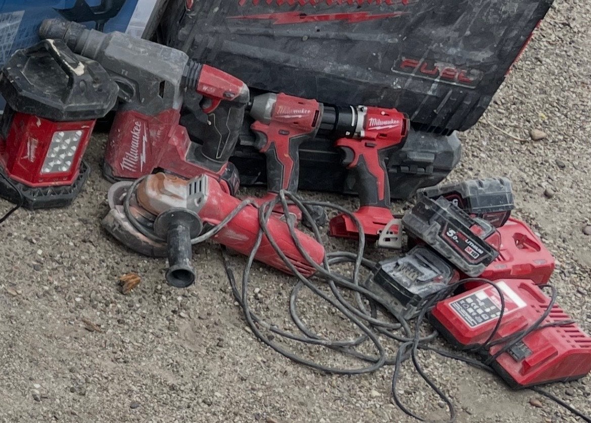 Milwaukee Gereedschapset: Boorhamer, Boormachine, Haakse Sli, Ophalen, Boor- en/of Breekhamer, Klopboormechanisme, Gebruikt