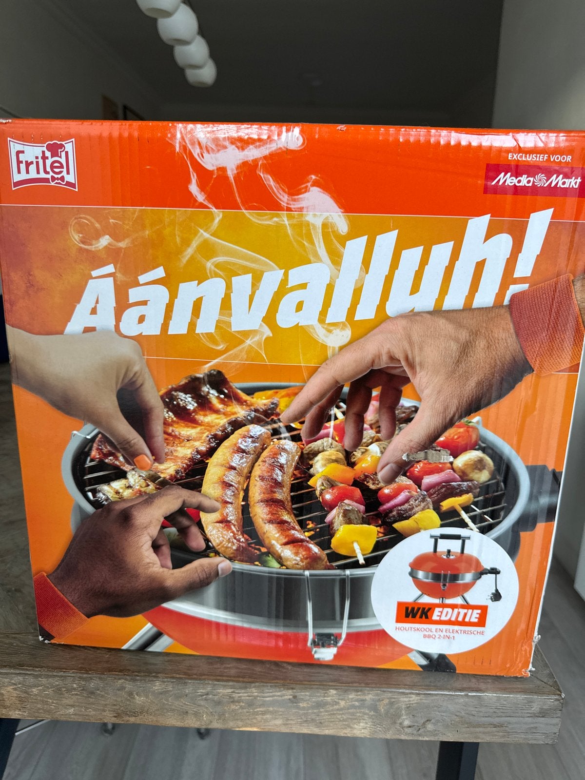 Fritel Houtskool en Elektrische BBQ 2-in-1 WK Editie, Ophalen of Verzenden, Nieuw