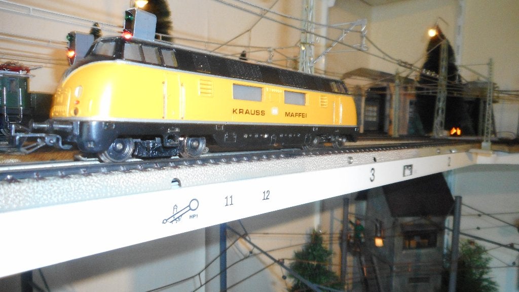 MARKLIN 3021 Duitse metalen dieselloc V 200 KRAUS MAFFEI, Wisselstroom, Locomotief, Ophalen of Verzenden, Zo goed als nieuw