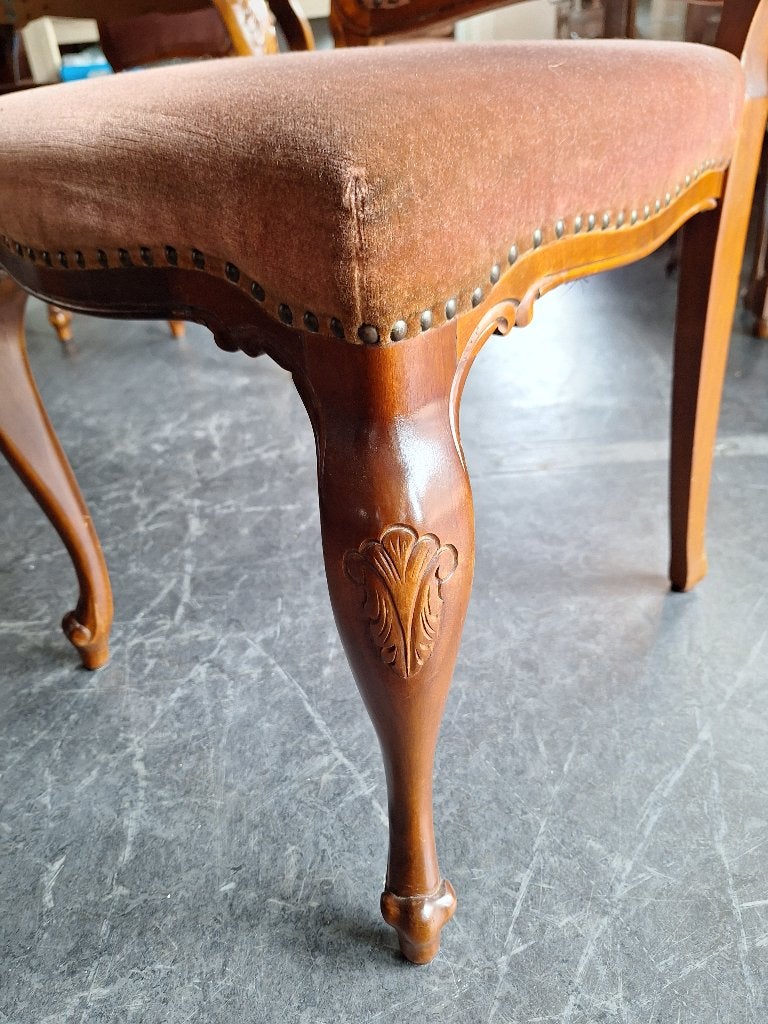 Antieke stoelenset met fluwelen bekleding en houtsnijwerk, Antiek en Kunst, Ophalen