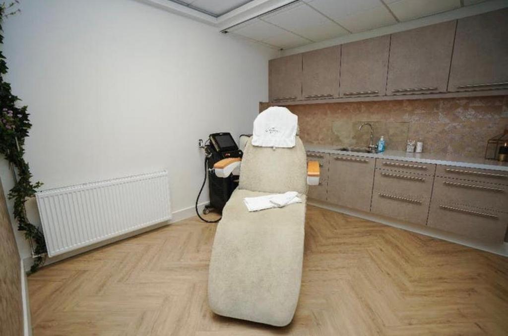 Luxe behandelkamer in schoonheidssalon in Tilburg, Tilburg
