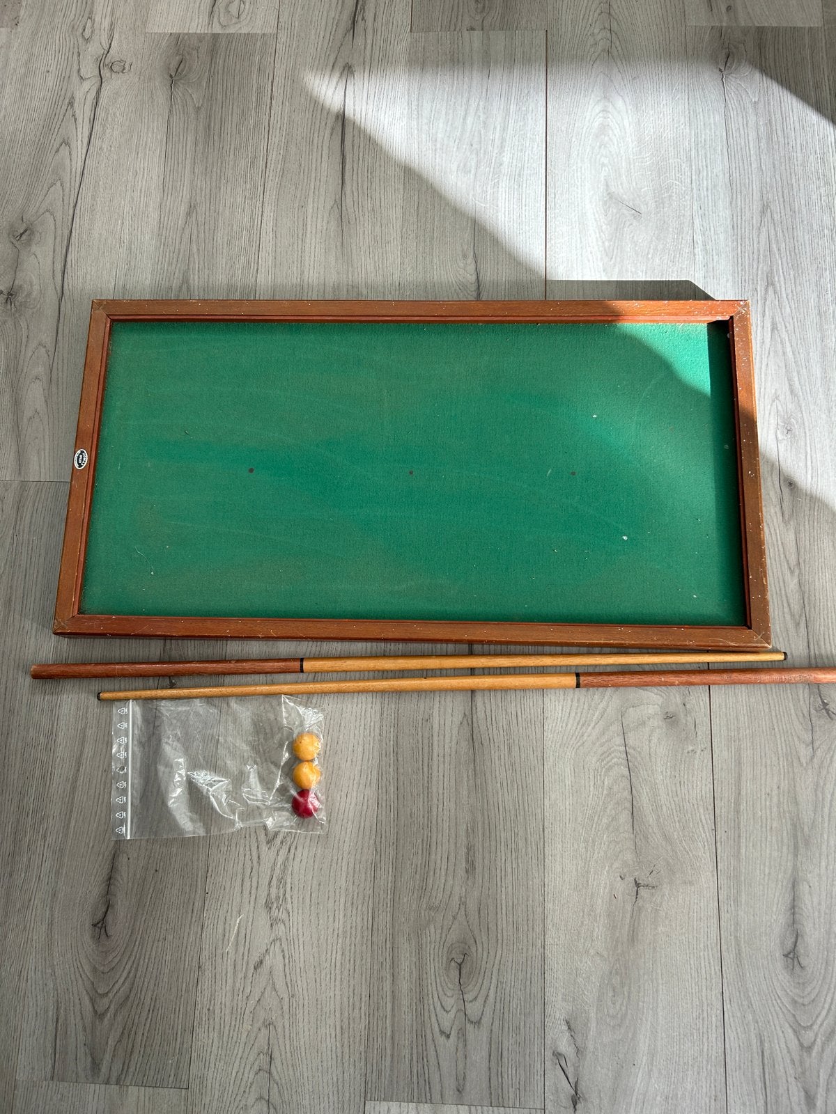 Vintage Homas Spelen Biljarttafel met Keuen en Ballen, Sport en Fitness, Biljarten en Poolen, Ophalen of Verzenden, Gebruikt, Biljarttafel