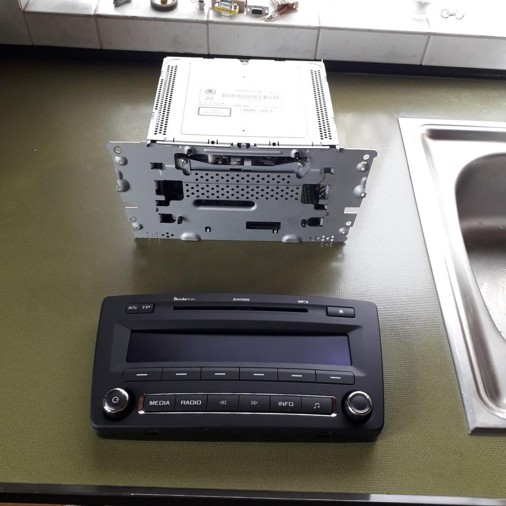 SKODA SWING MP3 auto radio voor onderdelen of repareren, Ophalen