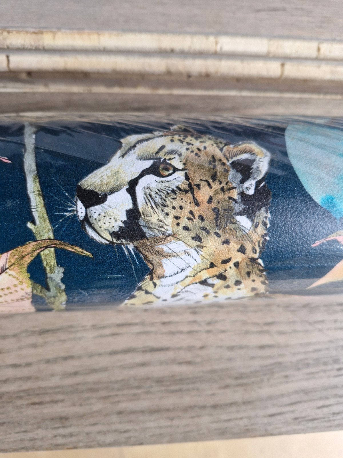 2 rollen nieuw Laura Hyden Cheetah behang 52x1000 cm, Huis en Inrichting, Stoffering | Behang, Ophalen of Verzenden, Bruin