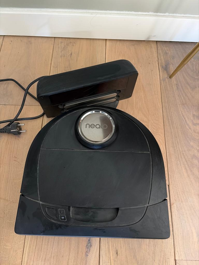Neato Robotstofzuiger met Oplaadstation en Accessoires, Ophalen, Inclusief accessoires, Gebruikt, Robotstofzuiger