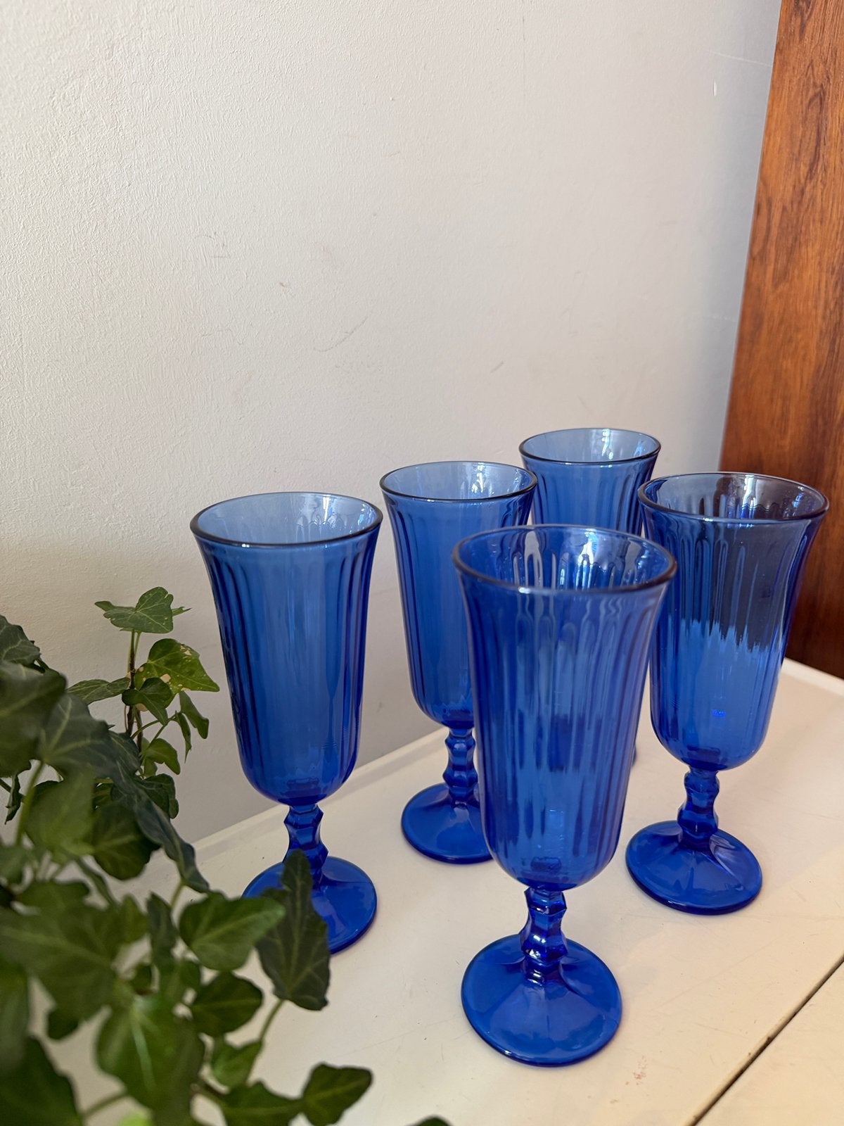 Set van 5 flutes blauw glas vintage, Antiek en Kunst, Ophalen of Verzenden