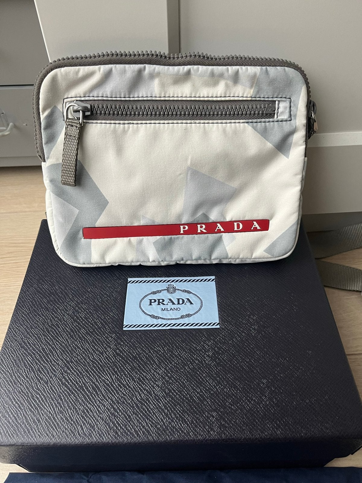 Prada chest tas met camouflageprint rogineel, Ophalen of Verzenden, Zo goed als nieuw, Wit, Overige merken