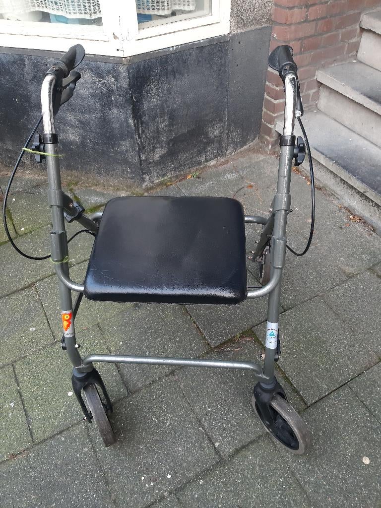 Inklapbare, opvouwbare rollator grijs van GHK B.V 100 kg, Diversen, Rollators, Ophalen, Opvouwbaar, Gebruikt