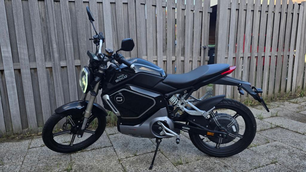 Super Soco - Zo goed als nieuw, slechts 1.000 km!, Fietsen en Brommers, Snorfietsen en Snorscooters, Ophalen of Verzenden