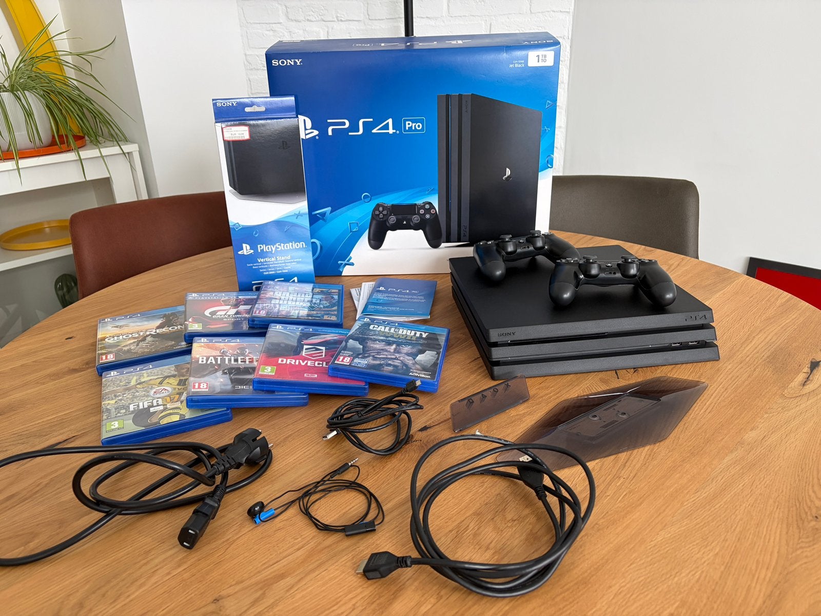 Playstation 4 PRO 1TB + 2 controllers + 7 spellen, Spelcomputers en Games, Spelcomputers | Sony PlayStation 4, Gebruikt, Pro, 1 TB