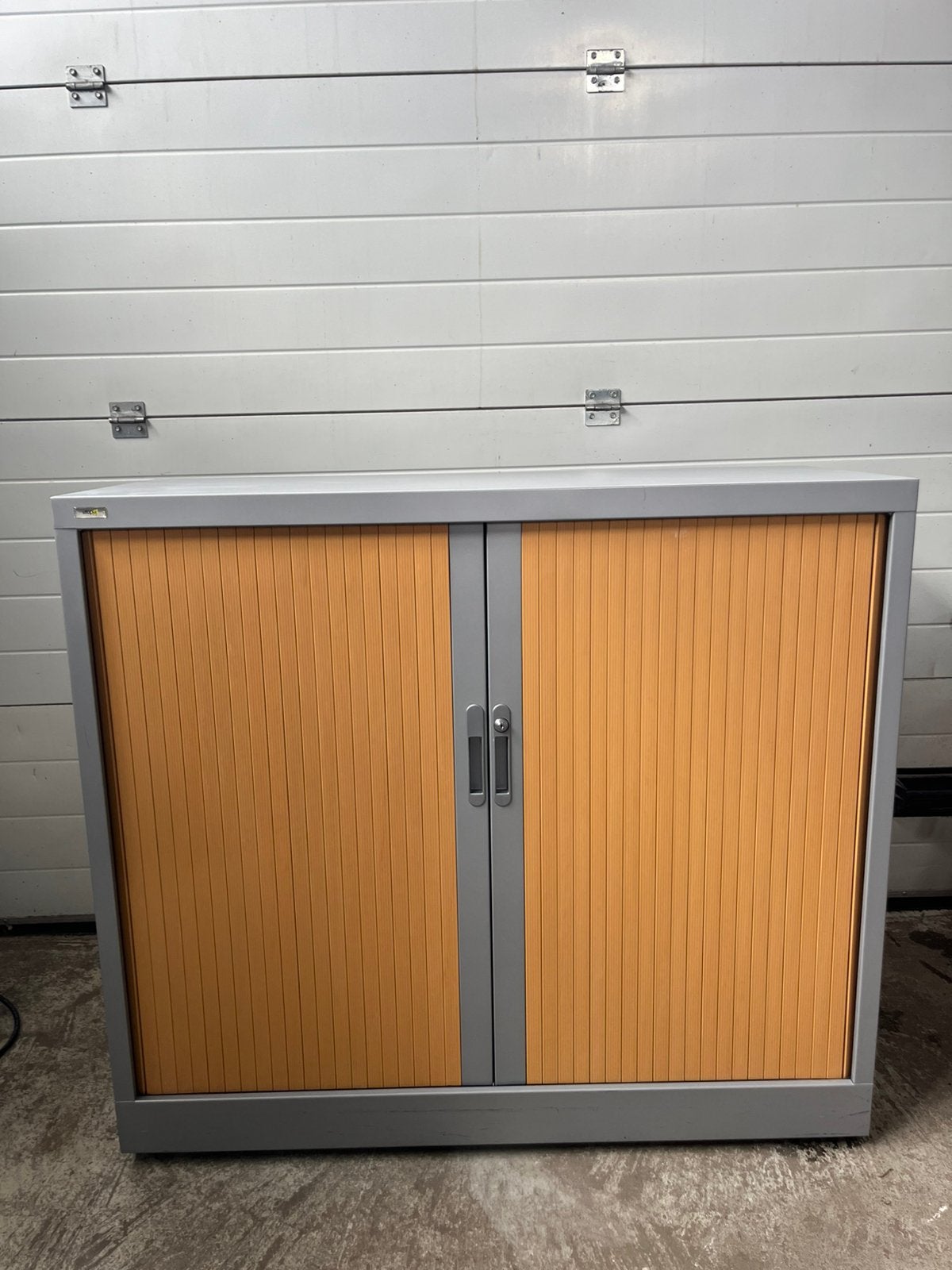 Te koop: 2 nette roldeurkasten / archiefkasten, Ophalen, Gebruikt, 25 tot 50 cm, 100 tot 150 cm
