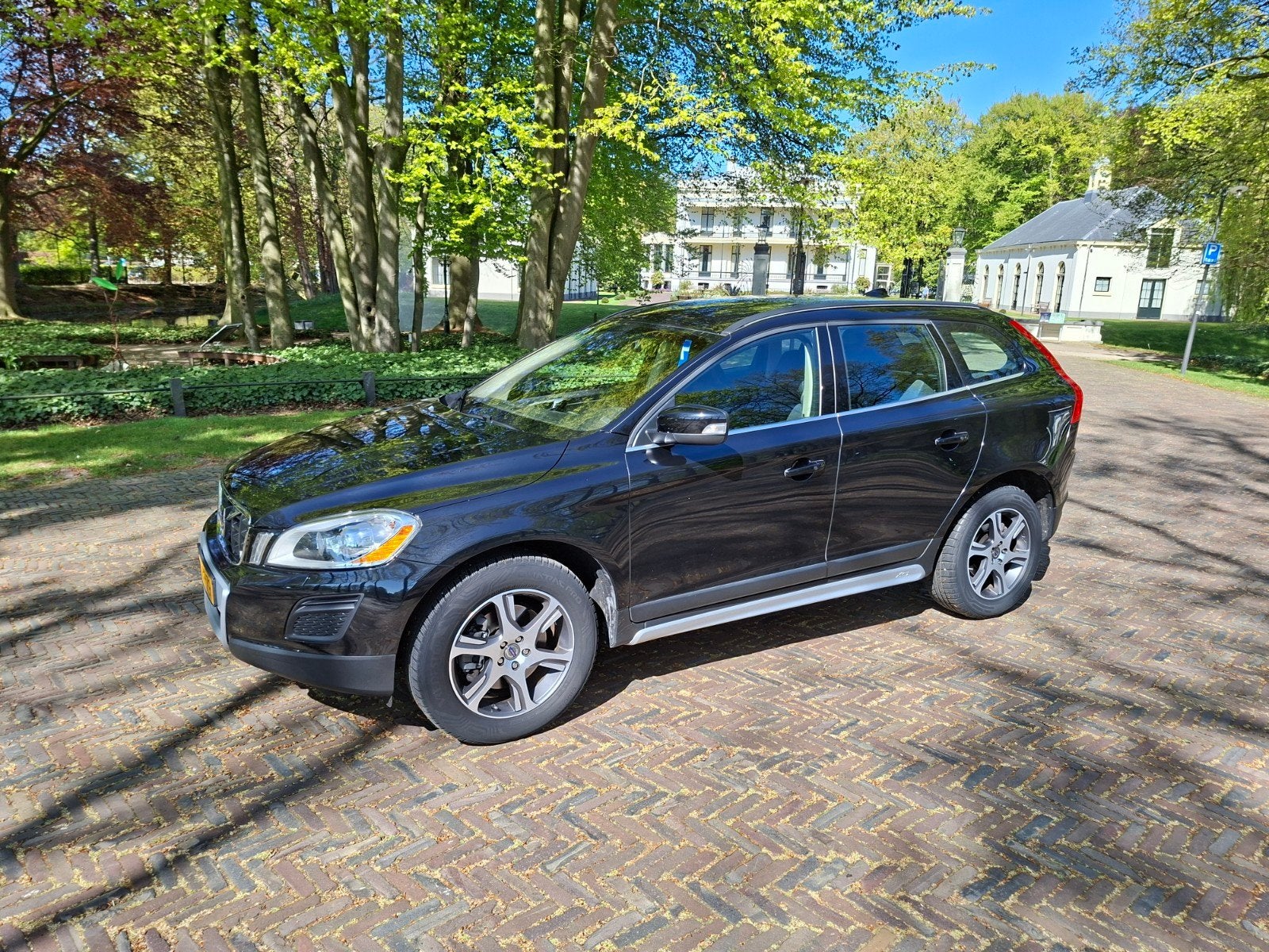 Volvo XC60 2.0 T Automaat/Lage kmst., Stof, 1800 kg, Zwart, 4 cilinders