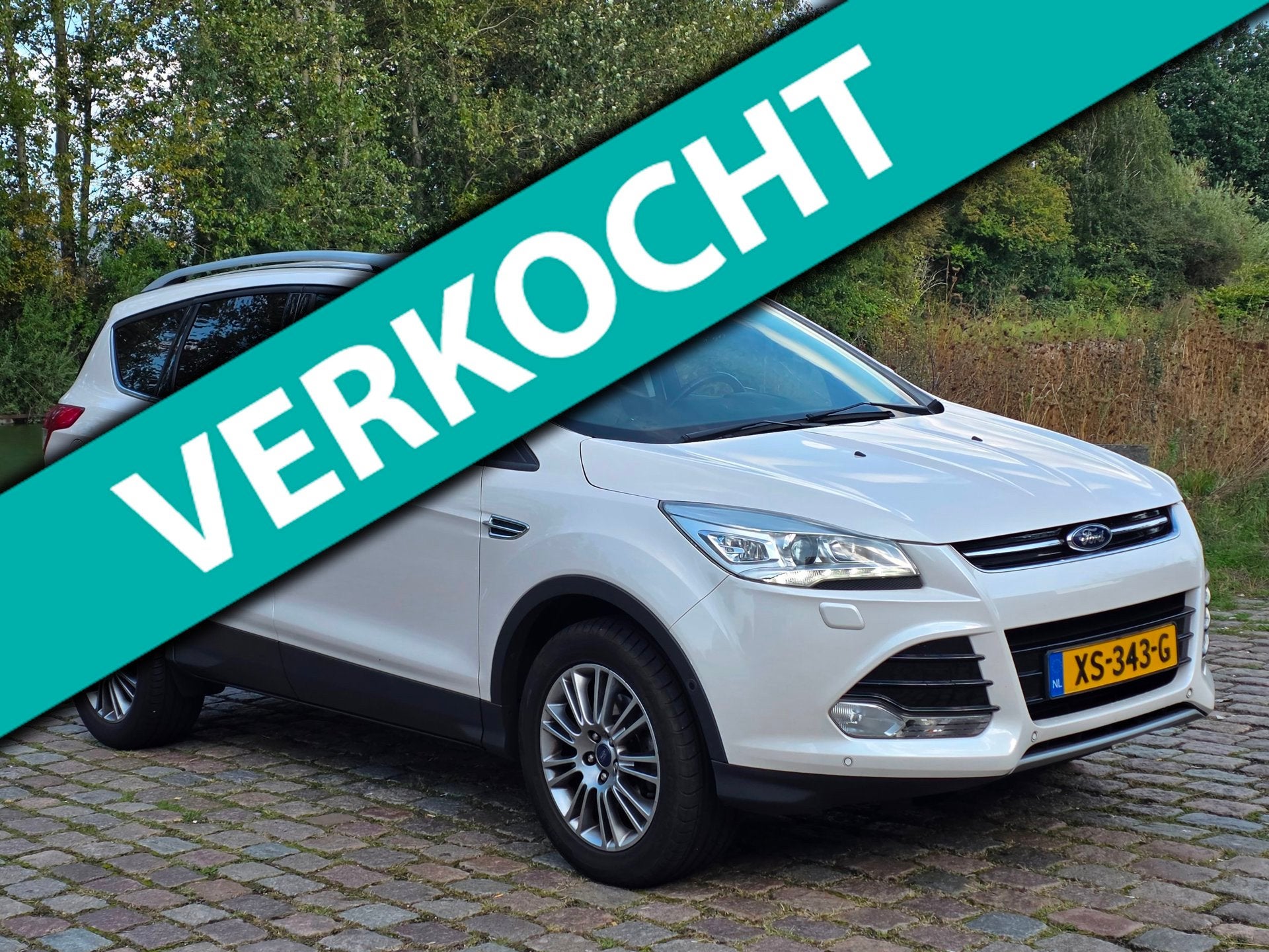 Ford Kuga 1.6 Titanium Plus Zeer netjes leerbekeleding stoel, Auto's, Voorwielaandrijving, 15 km/l, Gebruikt, 4 cilinders