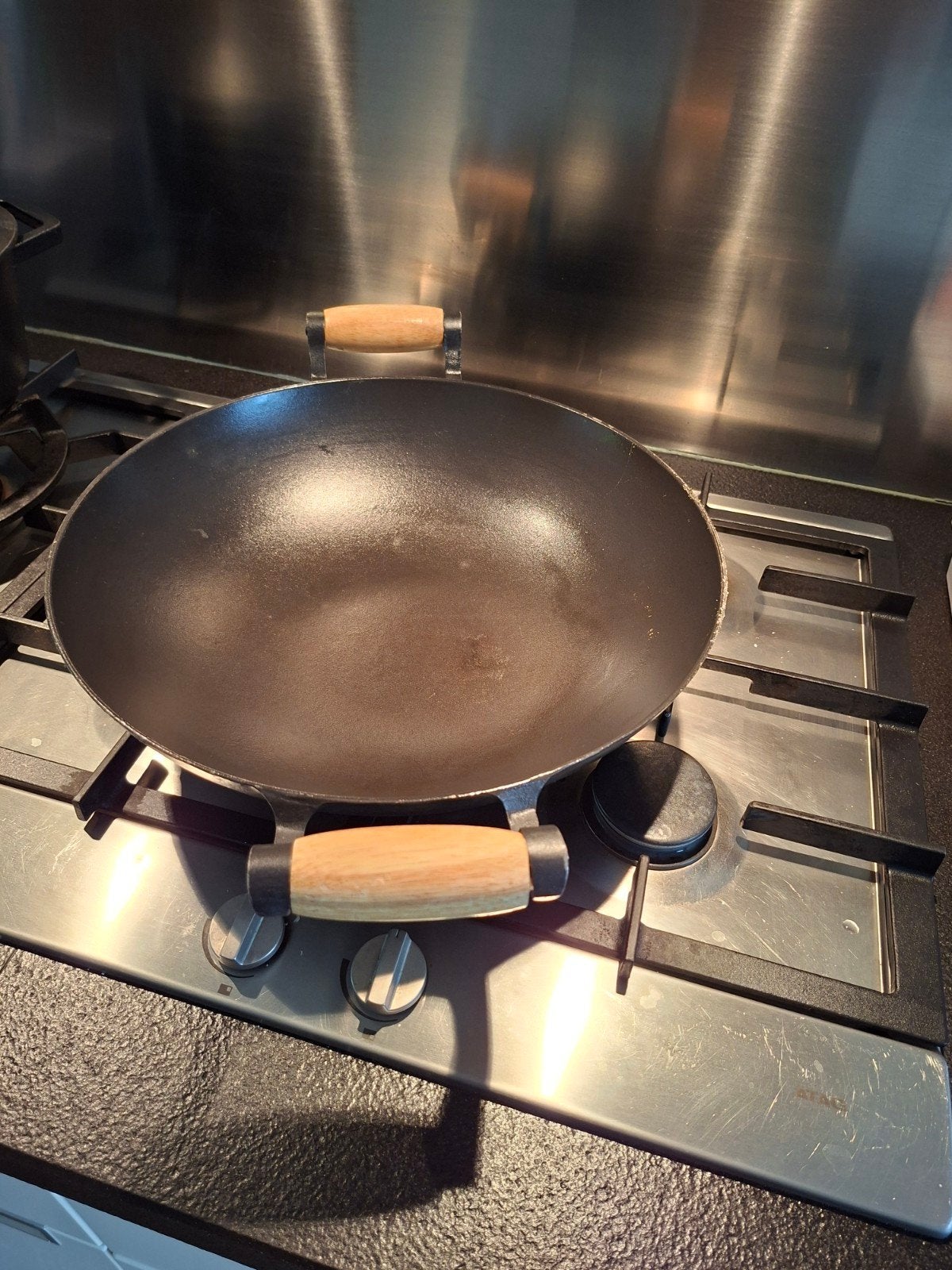 Gietijzeren wok met houten handvaten – Ø 37 cm, Ophalen, Gebruikt, Gietijzer, Wok