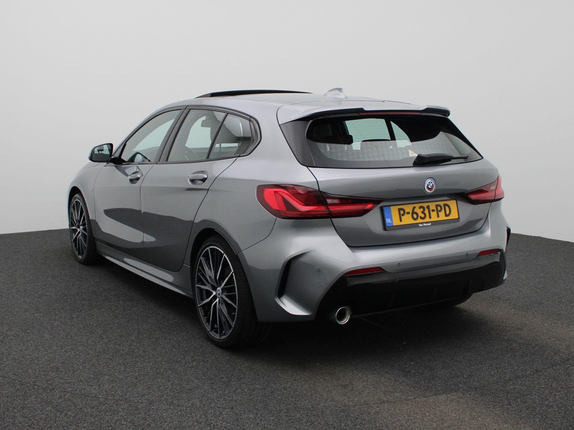 BMW 1-serie 118i Executive | AUTOMAAT | CARPLAY | LICHTMETAL, 12 maanden, Gebruikt, Origineel Nederlands, Bedrijf