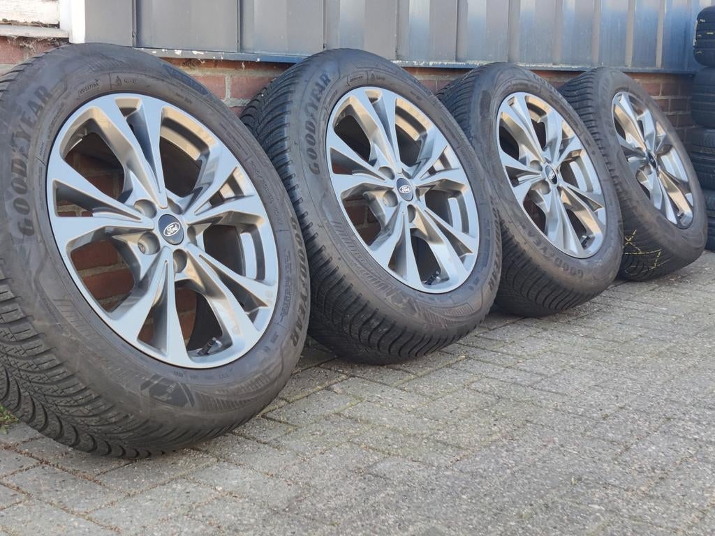 18 Inch Originele Ford Kuga ST All Season Set Goodyear TPMS, 18 inch, Gebruikt, Klanten@ford.com, Ford