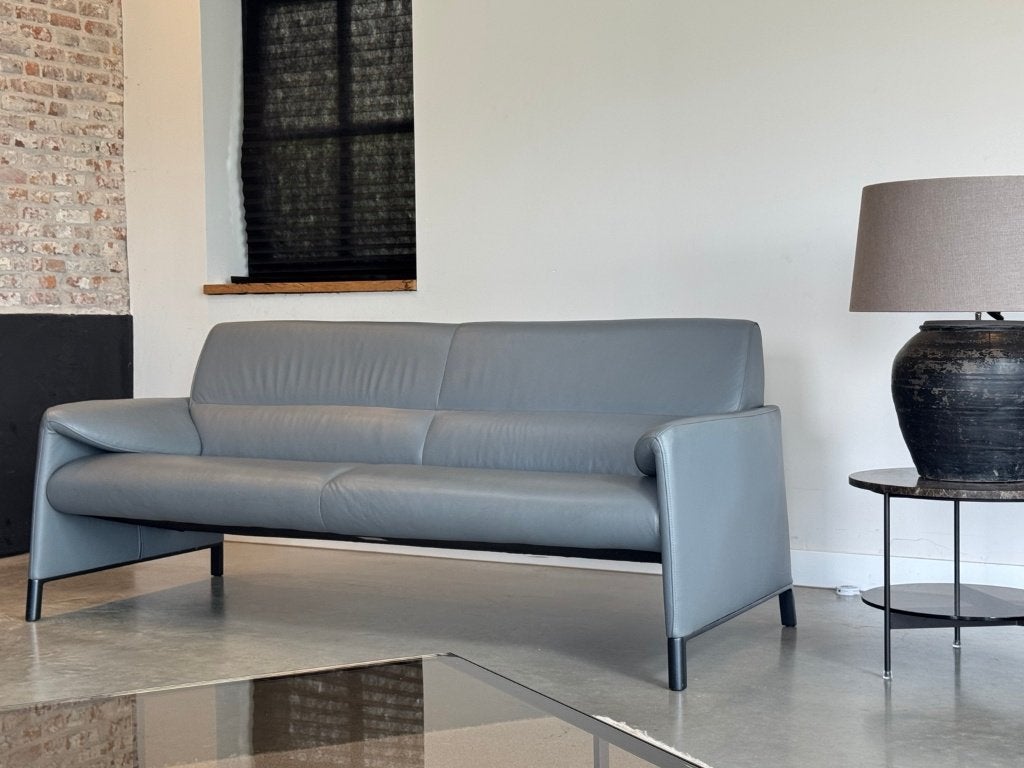 Leolux Felizia | Lage rug | Grijs leer | Topstaat, Luxe Design, Driepersoons, Ophalen of Verzenden, Zo goed als nieuw