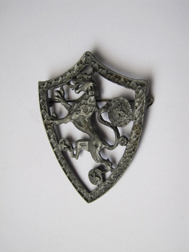 Broche Wales leeuw middeleeuwen wapenschild 6.5x5.4 cm, Verzenden, Zo goed als nieuw, Zilver, Overige materialen
