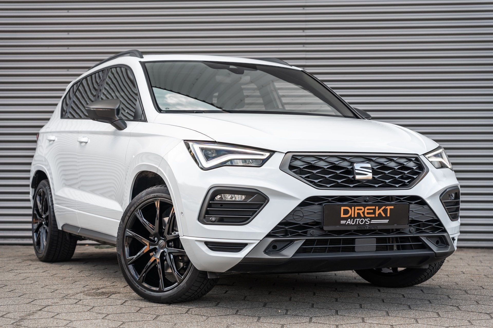 SEAT Ateca 2.0 TSI 4Drive FR PANO BEATS TREKHAAK CAMERA 360, Auto's, Dealer onderhouden, Gebruikt, Zwart, 1984 cc