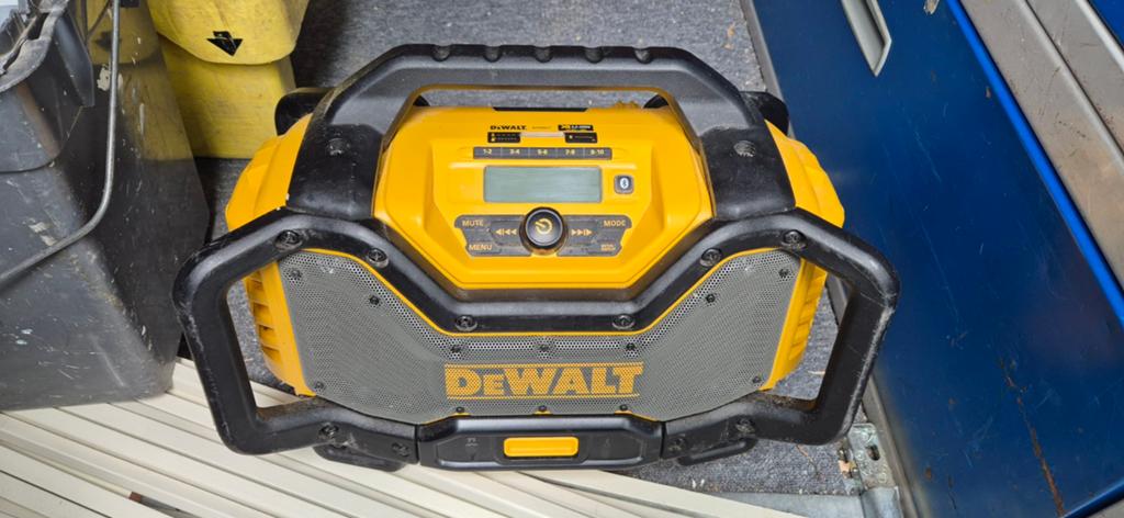 Dewalt bouwradio DCR027, Ophalen of Verzenden, Zo goed als nieuw, Bouwradio