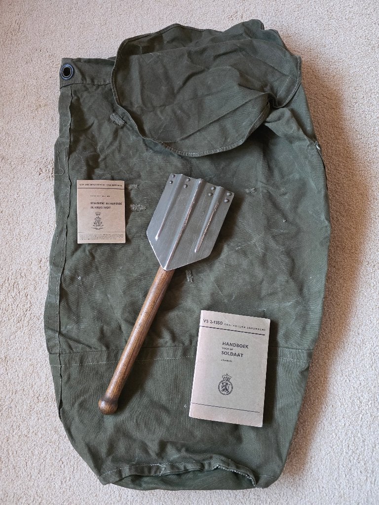 Plunjezak met klapschepje, Ophalen, Tweede Wereldoorlog, Zo goed als nieuw, Landmacht