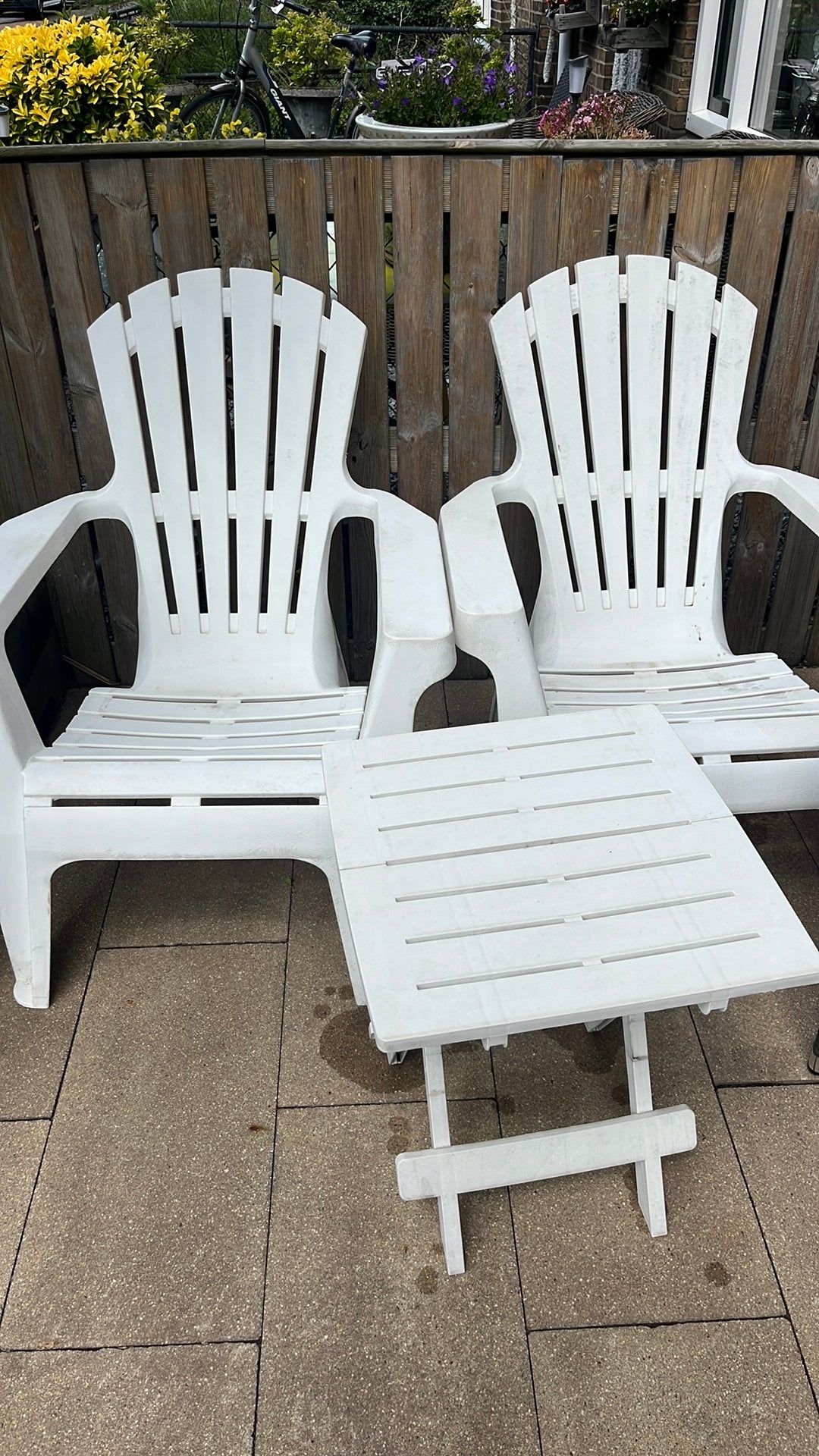 2 kuipstoelen en tafeltje, Ophalen, Gebruikt, Kunststof, 2 zitplaatsen