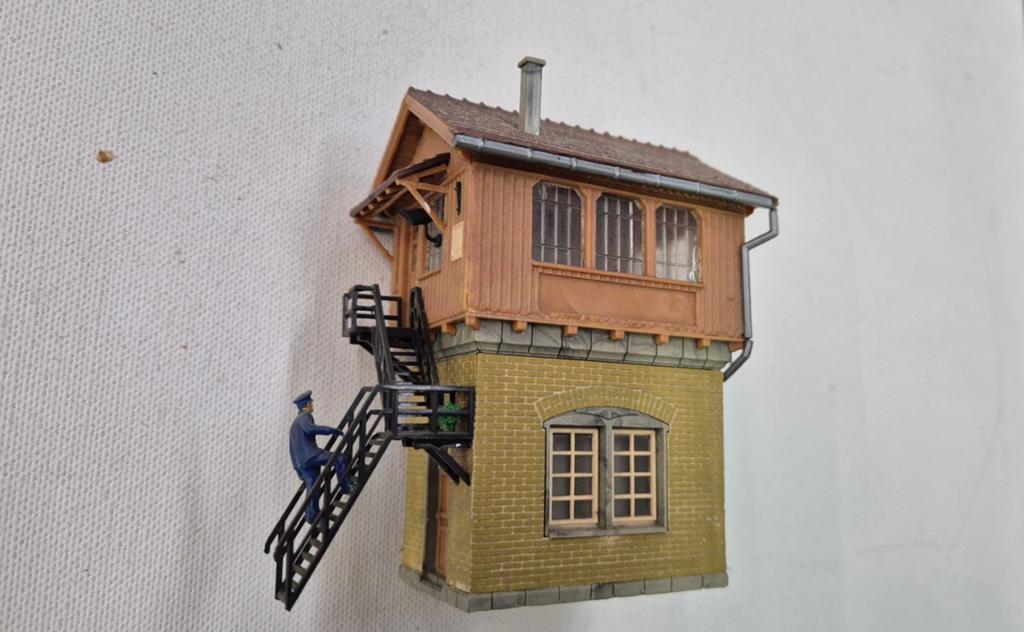 Erg leuk seinhuisje met figuurtjes, Hobby en Vrije tijd, Modeltreinen | H0, Ophalen of Verzenden, Gelijkstroom of Wisselstroom