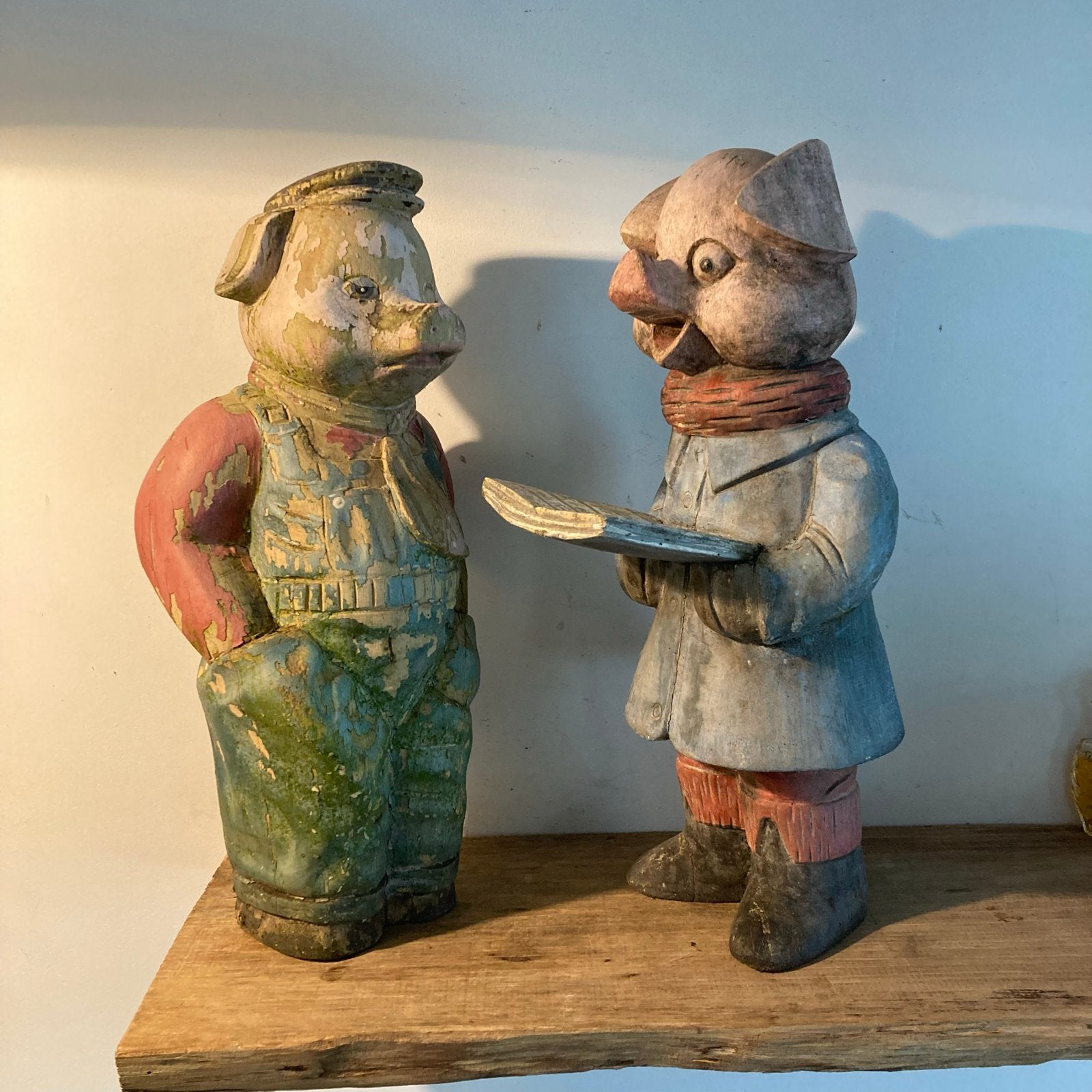 2 Grote Houten Varkens Slagersbeelden - 41cm, Ophalen of Verzenden, 20 - 50 cm, Beeld, Hout