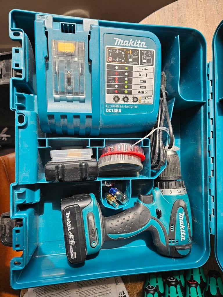 Makita BDF445RHE schroef-boormachine, Ophalen of Verzenden, Zo goed als nieuw, Boormachine, Variabele snelheid